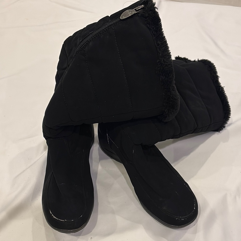 Khombu Women's Black Winter Boots